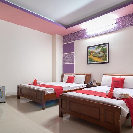 RedDoorz near Tan Huong Market 2 Ho Chi Minh-stad Buitenkant foto