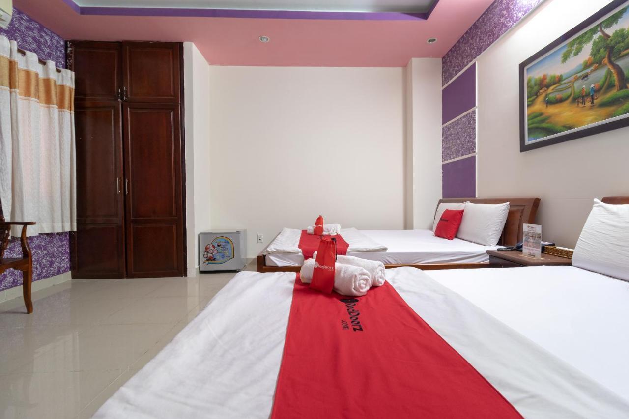 RedDoorz near Tan Huong Market 2 Ho Chi Minh-stad Buitenkant foto