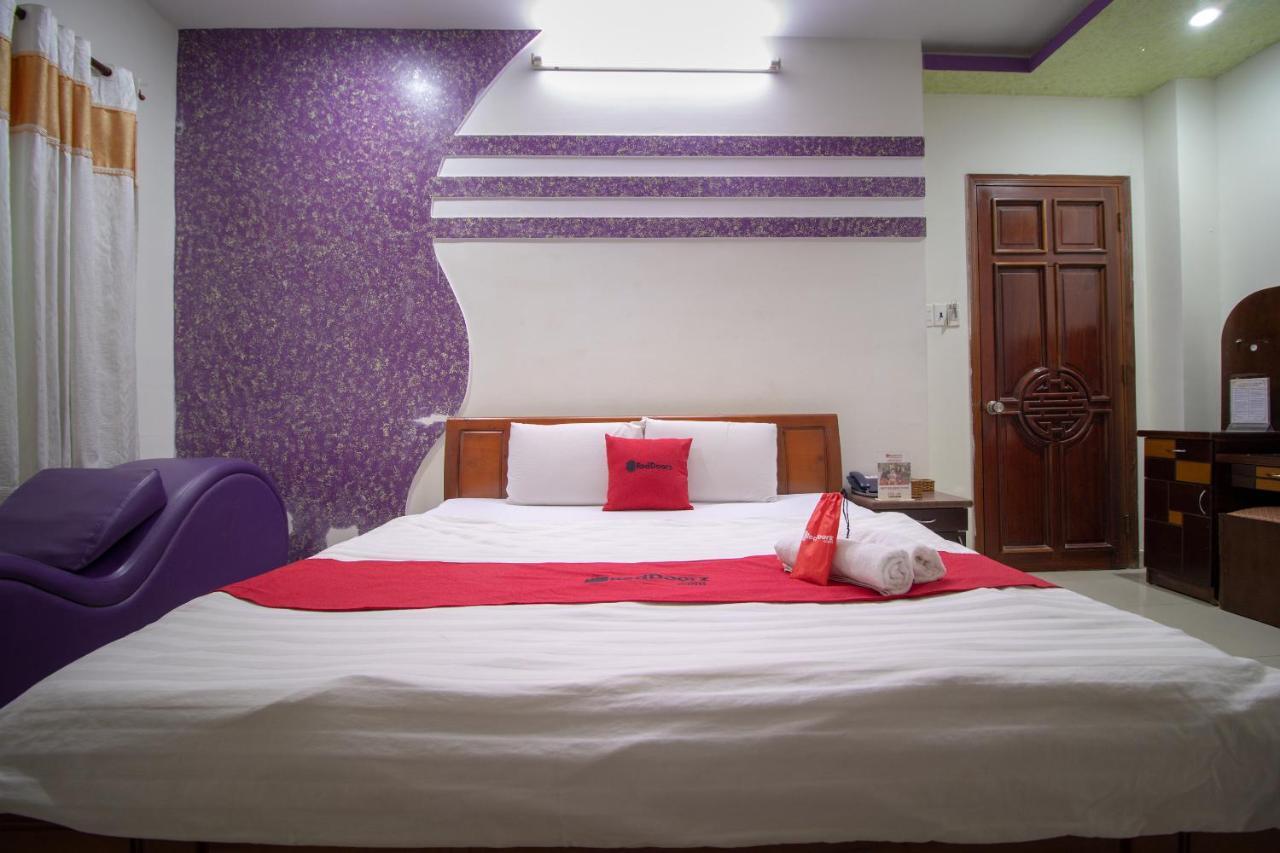RedDoorz near Tan Huong Market 2 Ho Chi Minh-stad Buitenkant foto