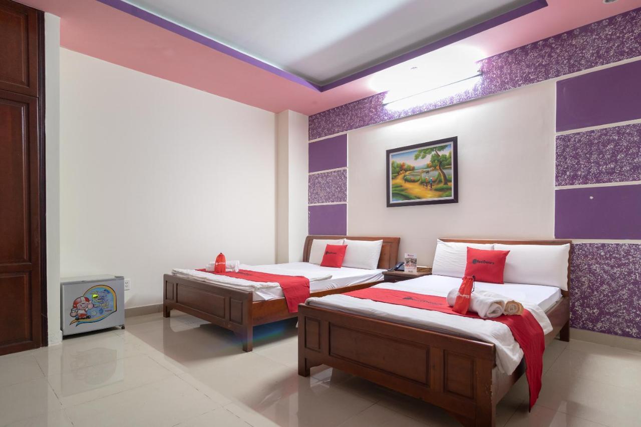 RedDoorz near Tan Huong Market 2 Ho Chi Minh-stad Buitenkant foto