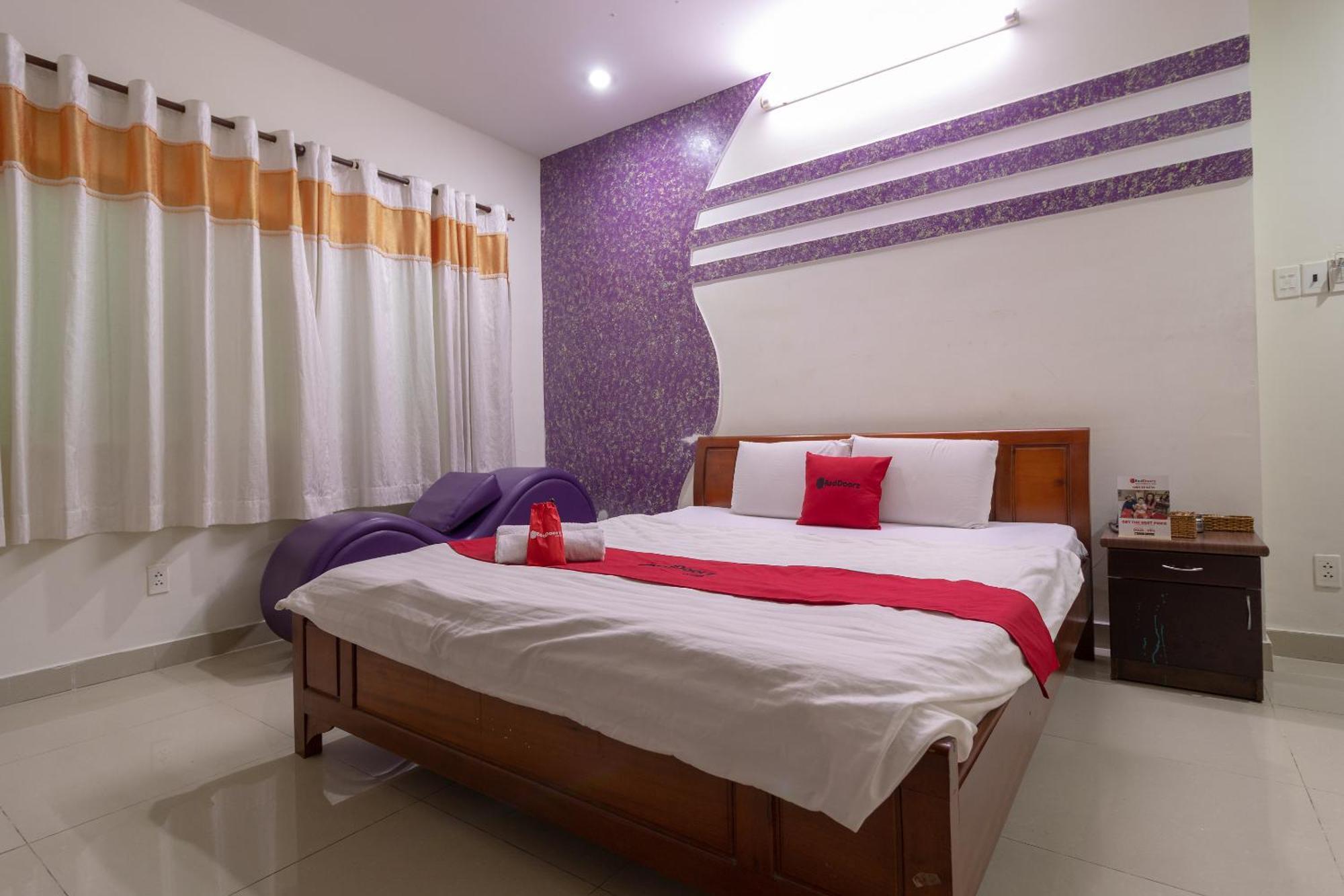 RedDoorz near Tan Huong Market 2 Ho Chi Minh-stad Buitenkant foto